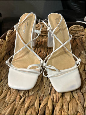 Women's Forever White Strappy Block Heel Sandals Size 6.5